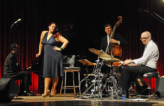 Noite de Jazz no Terravistas: Jane Monheit apresenta-se com Michael Kanan (piano), Neal Miner (contrabaixo) e Rick Montalbano (bateria)